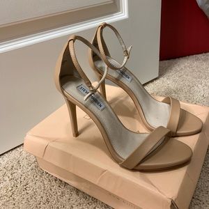 Steve Madden nude heels